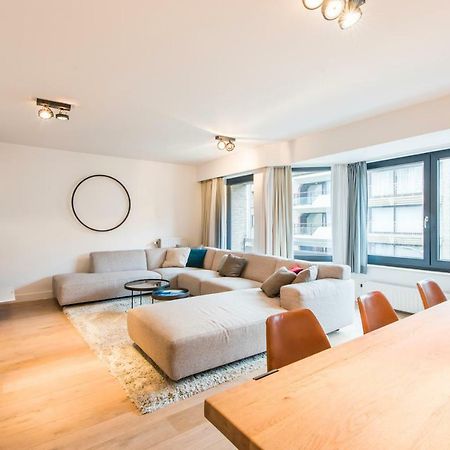 Ruim En Modern Appartement Te Knokke Nabij De Dijk Bagian luar foto